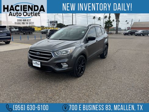 Used 2019 Ford Escape SE FWD image 1