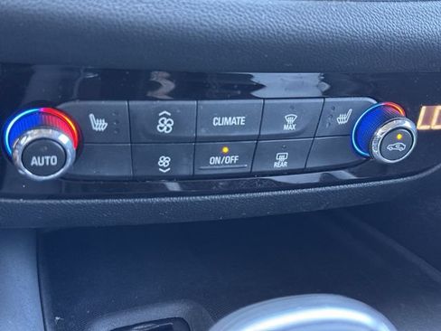 Used 2020 Buick Enclave Essence FWD image 22