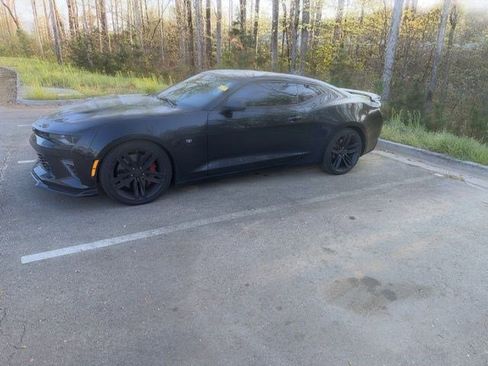 Used 2017 Chevrolet Camaro SS image 2