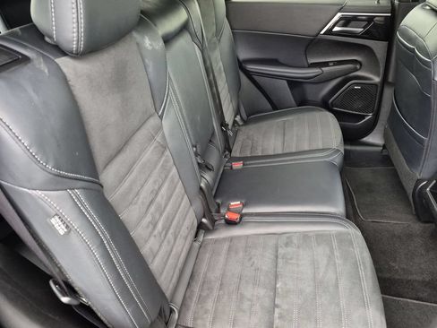 Used 2025 Mitsubishi Outlander SE FWD image 34