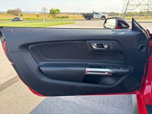 Used 2016 Ford Mustang Coupe RWD image 18