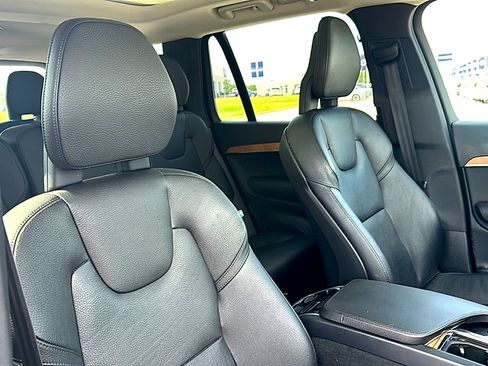 Used 2022 Volvo XC90 T5 Momentum w/ Protection Package Premier FWD image 26