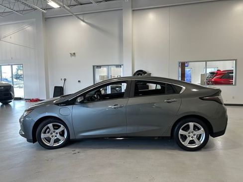 Used 2017 Chevrolet Volt LT w/ Comfort Package image 9