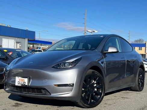 Used 2024 Tesla Model Y Long Range image 17