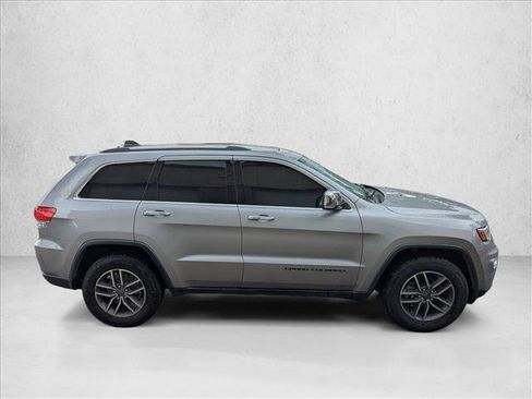Used 2019 Jeep Grand Cherokee Limited w/ Luxury Group II AWD/4WD image 4