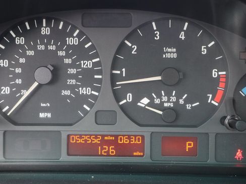 Used 2002 BMW 325i Sedan RWD image 22