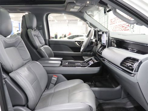 Used 2020 Lincoln Navigator L Reserve w/ Luxury Package image 15