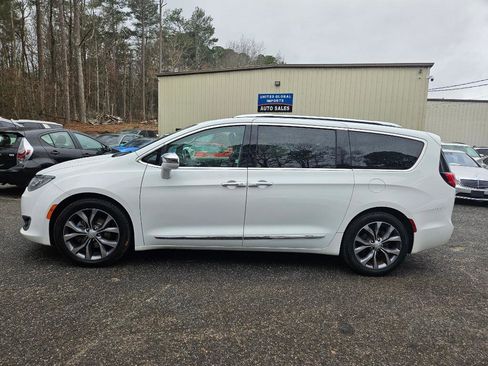 Used 2017 Chrysler Pacifica Limited image 5