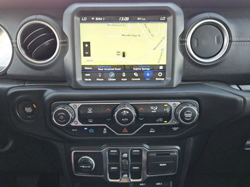 Used 2023 Jeep Wrangler Sahara image 15