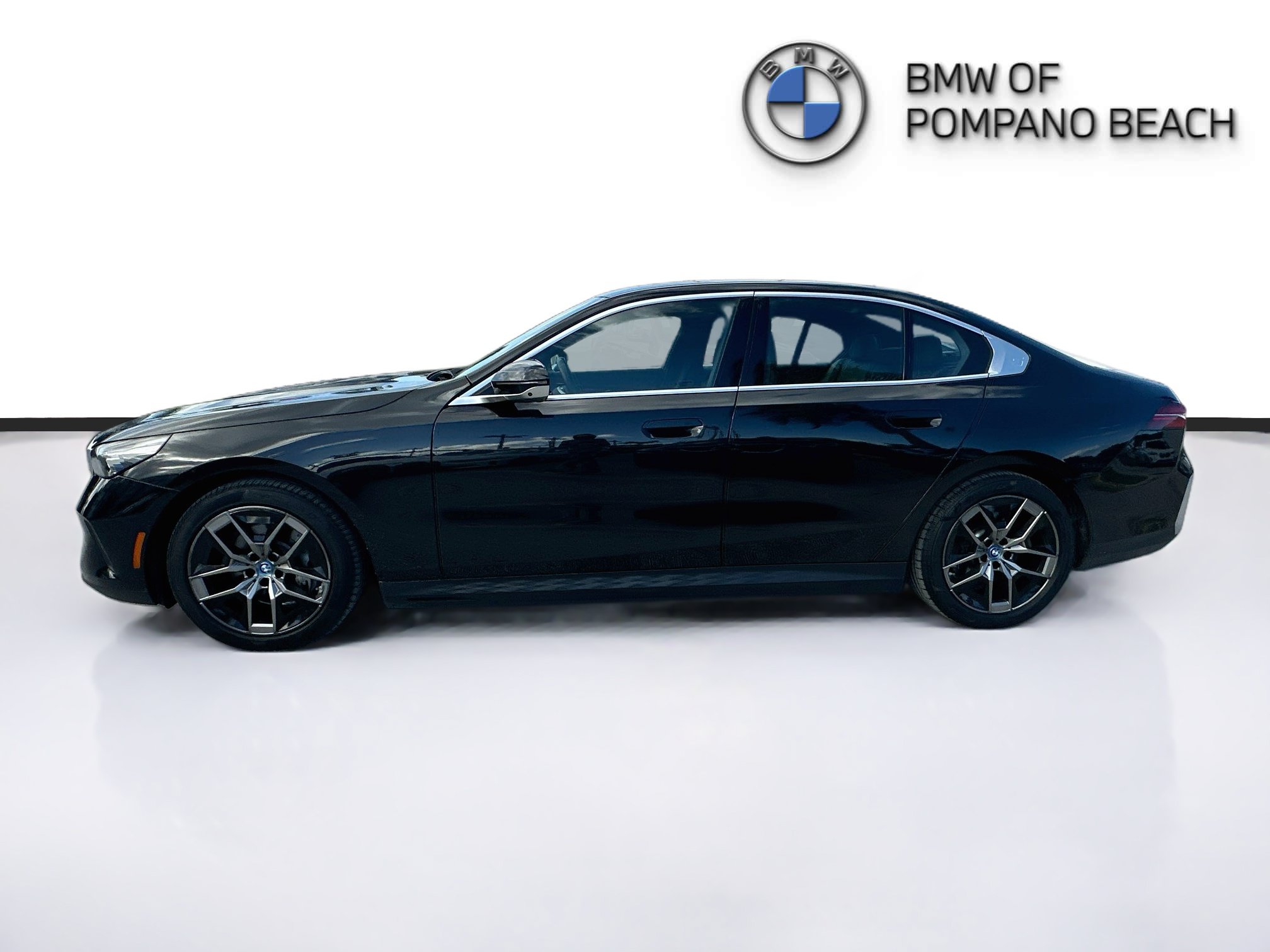 Used 2025 BMW i5 xDrive40 w/ Premium Package AWD/4WD image 4