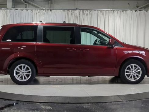 Used 2019 Dodge Grand Caravan SXT FWD image 11
