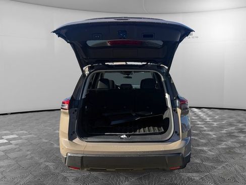 Used 2025 Nissan Rogue SV image 9