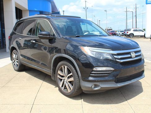 Used 2017 Honda Pilot Elite image 1