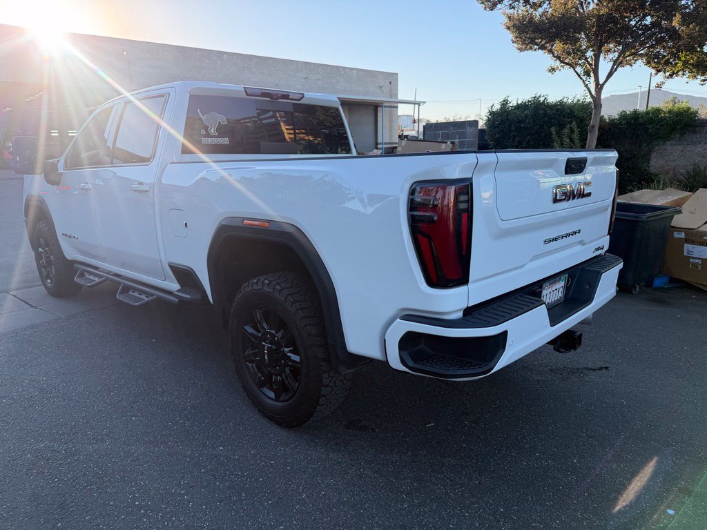 Used 2024 GMC Sierra 2500 AT4 w/ Technology Package AWD/4WD image 4