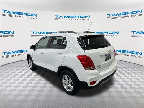 Used 2022 Chevrolet Trax LT w/ LT Convenience Package image 3