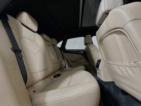 Certified 2025 Porsche Macan image 28