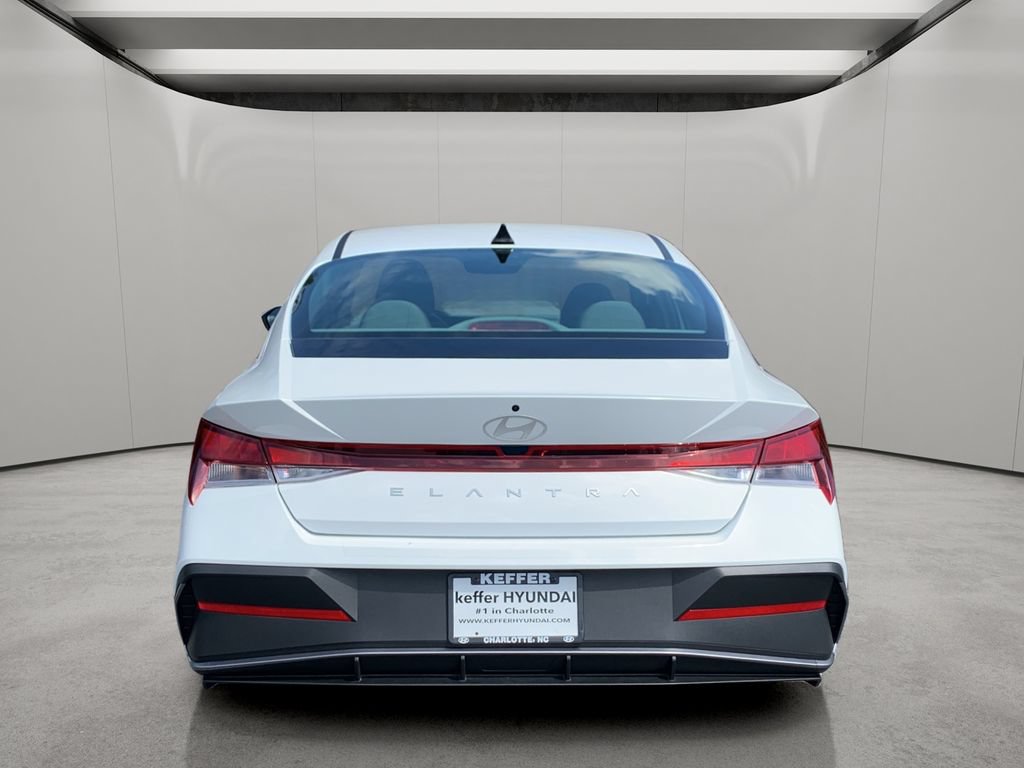 Certified 2026 Hyundai Elantra SE w/ Cargo Package FWD image 4