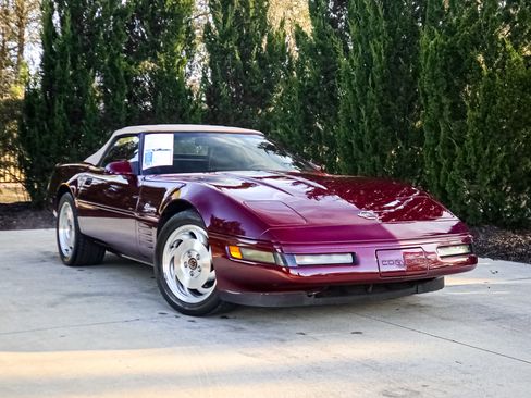 Used 1993 Chevrolet Corvette Convertible image 2