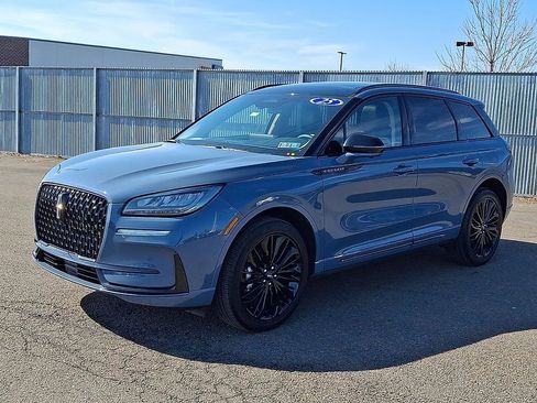 Used 2025 Lincoln Corsair AWD w/ Equipment Group 101A image 3