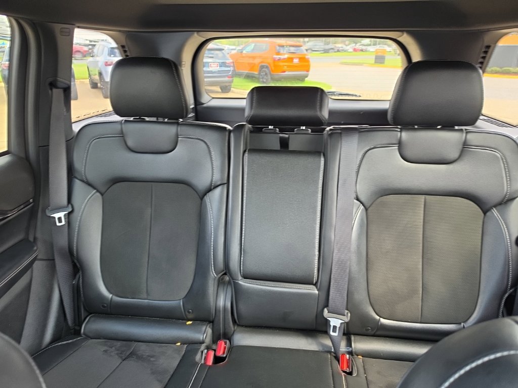 Used 2023 Jeep Grand Cherokee Altitude AWD/4WD image 19