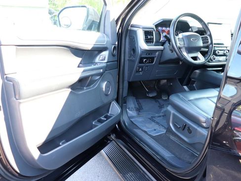 Used 2024 Ford Expedition XLT AWD/4WD image 10
