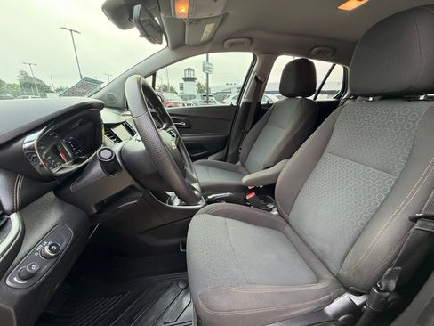 Used 2020 Chevrolet Trax LS w/ Tint and Cruise Package FWD image 11