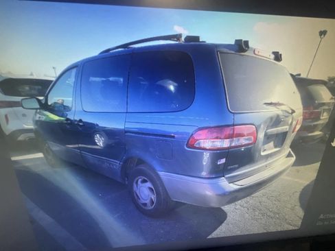 Used 2001 Toyota Sienna XLE image 4