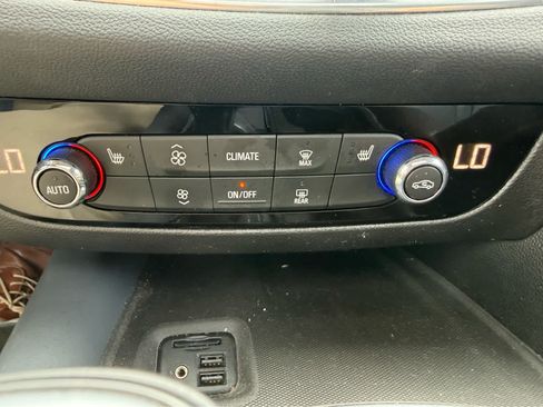 Used 2021 Buick Enclave Essence w/ Sound and Sites Package AWD/4WD image 25