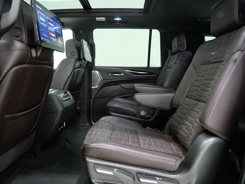 Used 2023 Cadillac Escalade ESV Premium Luxury Platinum AWD/4WD image 25