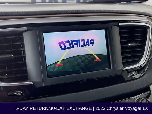 Used 2022 Chrysler Voyager LX image 19