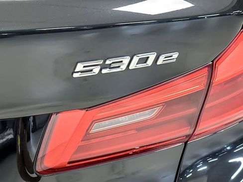 Used 2018 BMW 530e w/ Premium Package 2 image 25