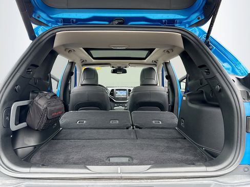 Used 2018 Jeep Cherokee Trailhawk w/ Quick Order Package 27L image 7