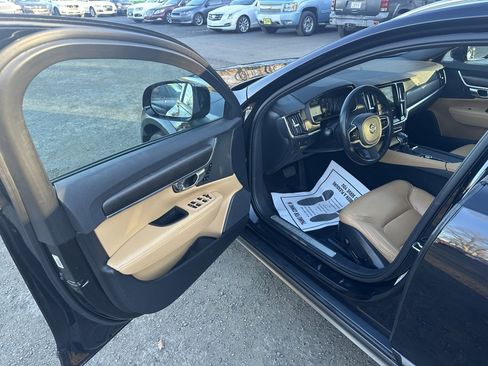 Used 2018 Volvo V90 T5 Cross Country w/ Convenience Package image 9