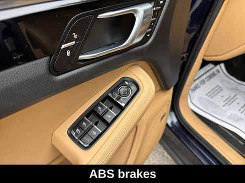 Used 2018 Porsche Macan image 13