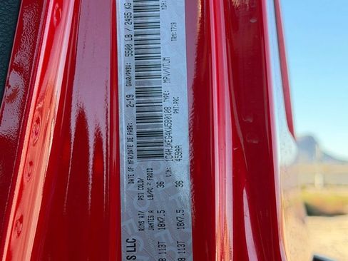 Used 2019 Jeep Wrangler Unlimited Sahara w/ Uconnect 4C Nav & Sound Group image 26