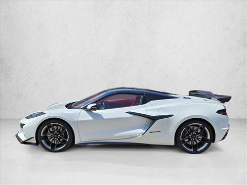 Used 2025 Chevrolet Corvette Z06 w/ Stealth Interior Trim Package RWD image 8