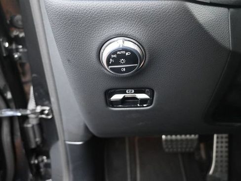 Used 2025 Mercedes-Benz GLC 300 w/ AMG Line image 16