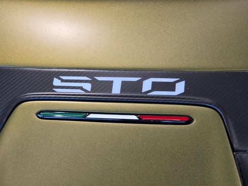 Used 2023 Lamborghini Huracan STO image 18