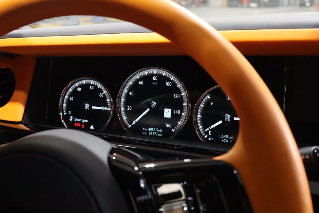 Used 2023 Rolls-Royce Phantom Sedan w/ Leather Finishing Pack RWD image 19