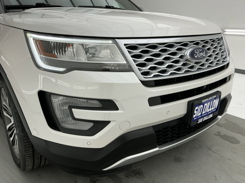 Used 2017 Ford Explorer Platinum image 27