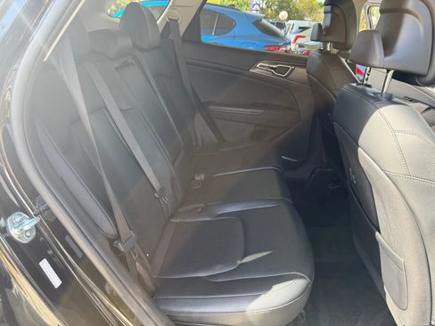 Used 2023 Kia Sportage EX image 17