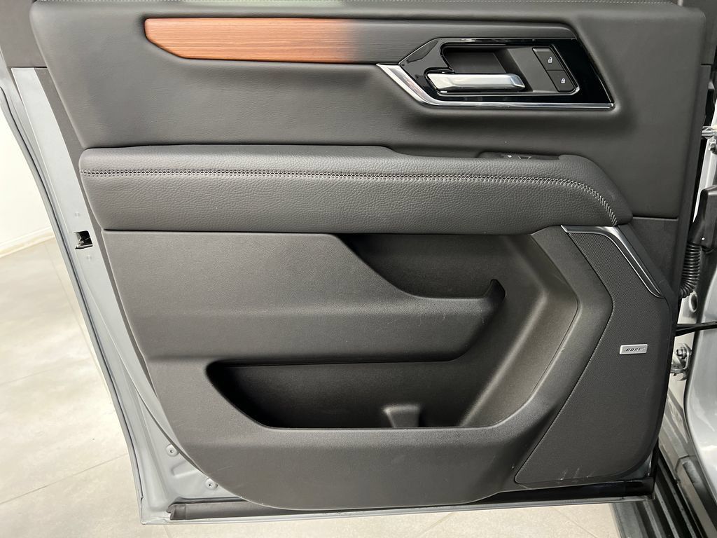 Used 2025 GMC Yukon XL Denali RWD image 20