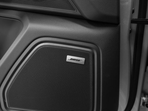Certified 2026 Porsche Macan Turbo AWD/4WD image 43