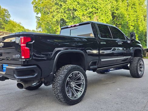Used 2024 Chevrolet Silverado 2500 High Country w/ Technology Package AWD/4WD image 38