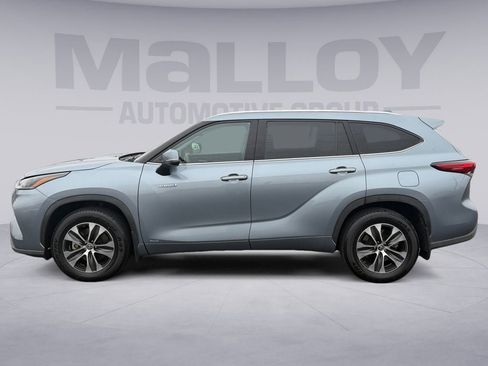 Used 2021 Toyota Highlander XLE image 2