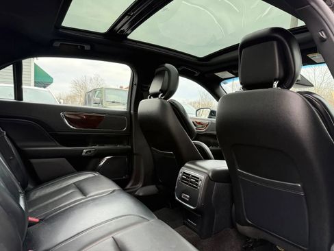 Used 2017 Lincoln Continental Select w/ Climate Package image 21