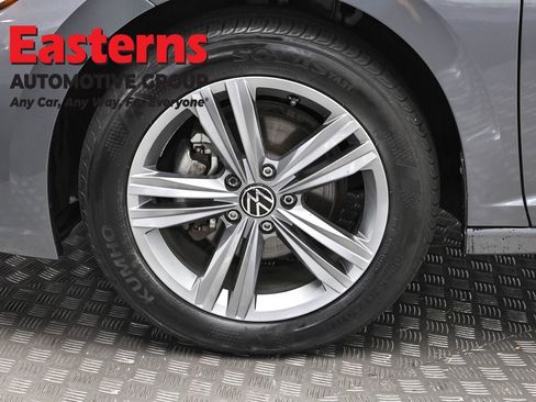 Used 2024 Volkswagen Jetta SE FWD image 29