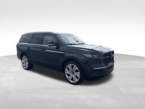 Used 2025 Lincoln Navigator Reserve AWD/4WD image 9