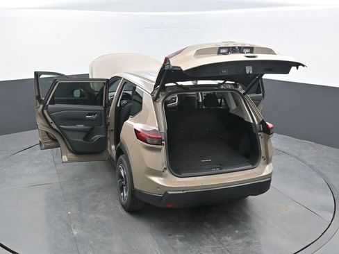 Used 2025 Nissan Rogue SV image 70