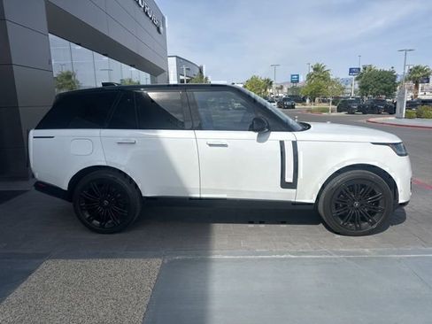 Used 2025 Land Rover Range Rover SE AWD/4WD image 4